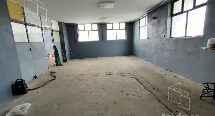 Poslovna zgrada | 4zida