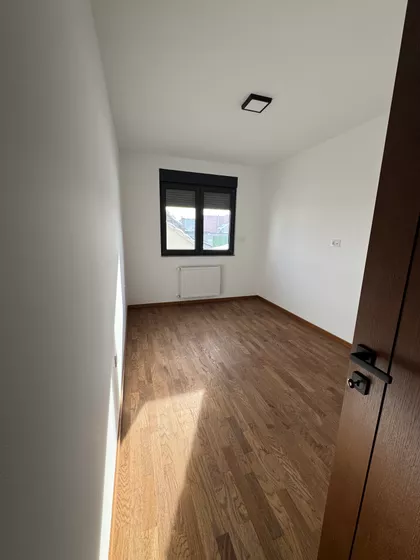 Radnička 18 | 4zida.rs