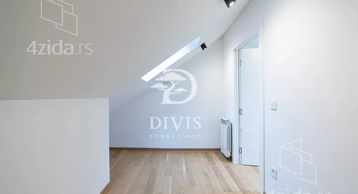 Četvoroiposoban stan | 4zida