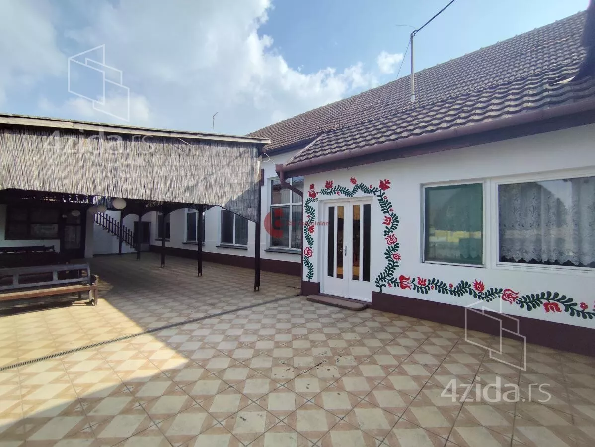 Poslovna zgrada | 4zida