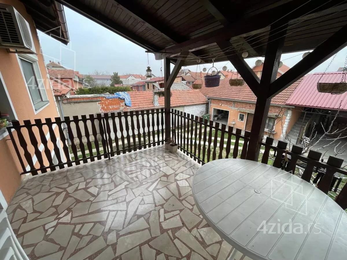 Troiposoban stan | 4zida