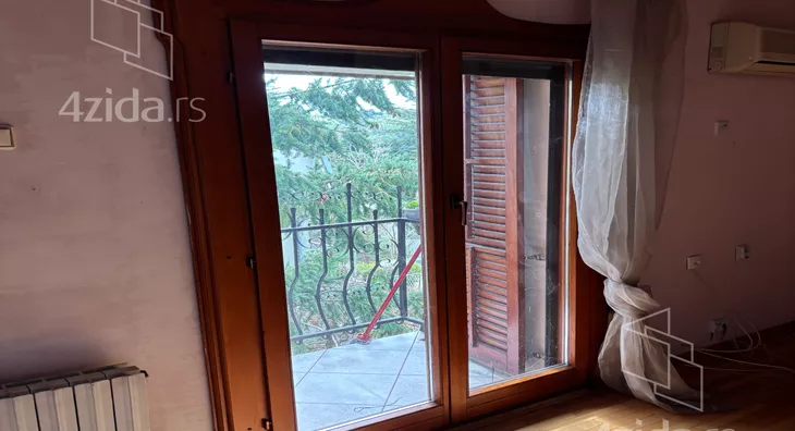 Poslovna zgrada | 4zida