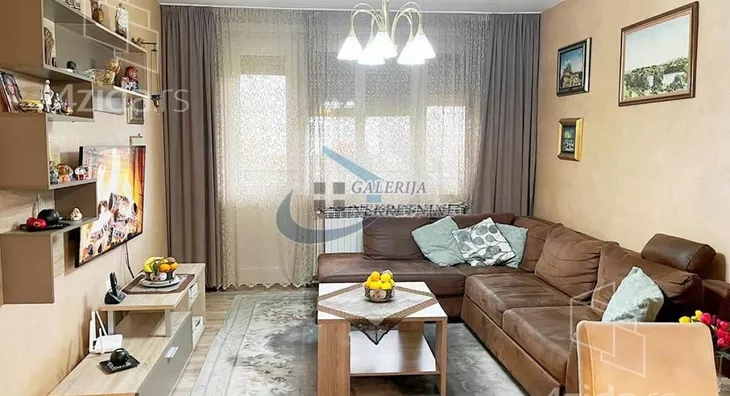 Šestosoban stan | 4zida