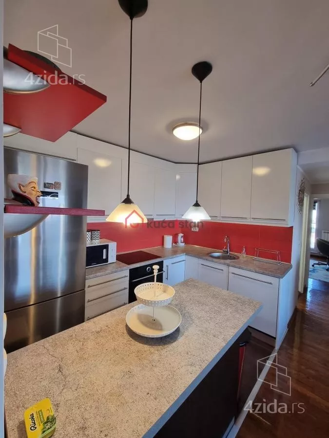 Petosoban stan | 4zida