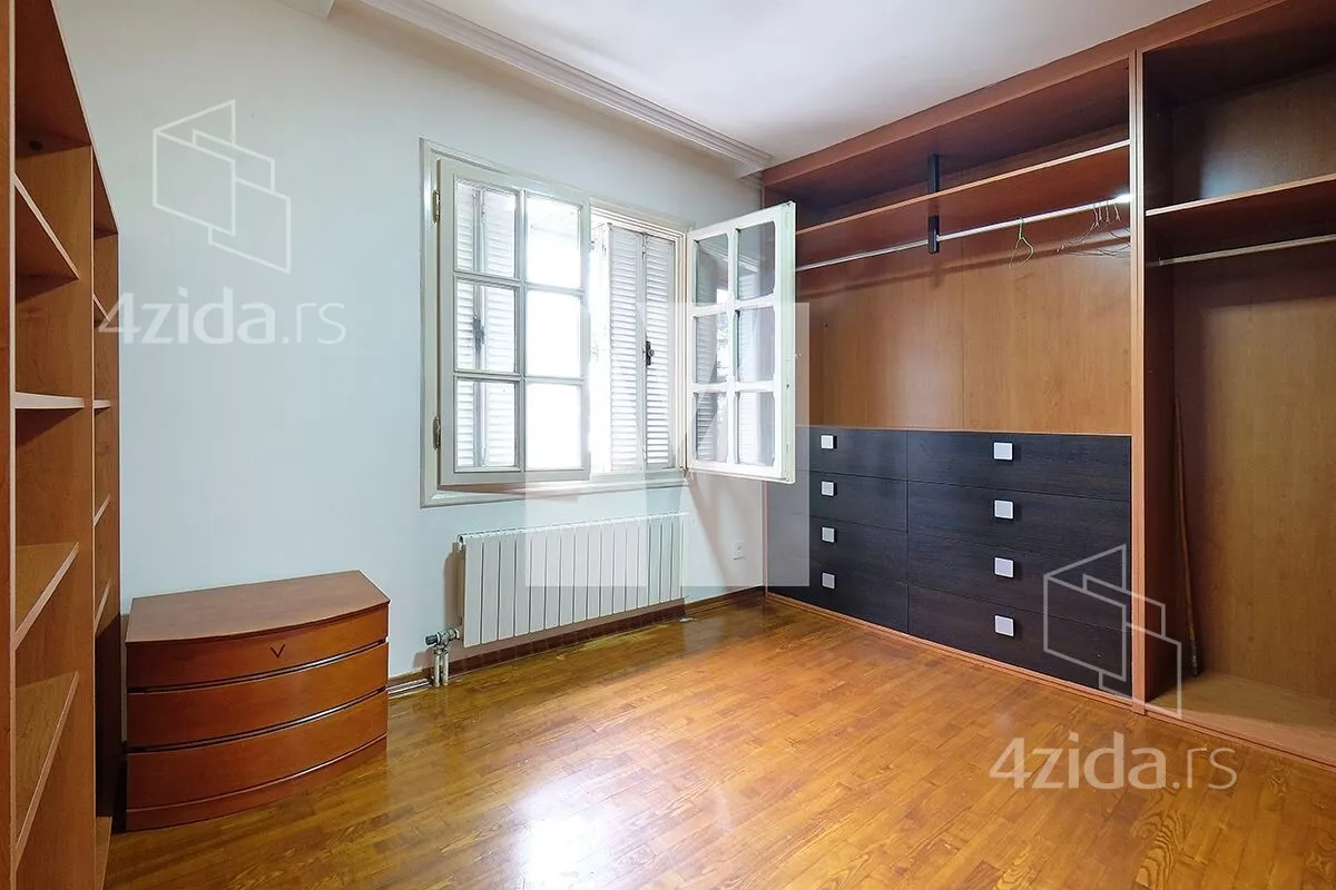 Četvoroiposoban stan | 4zida