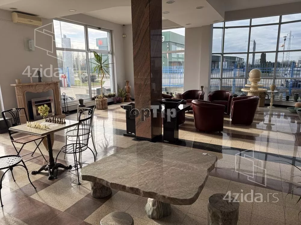 Poslovna zgrada | 4zida