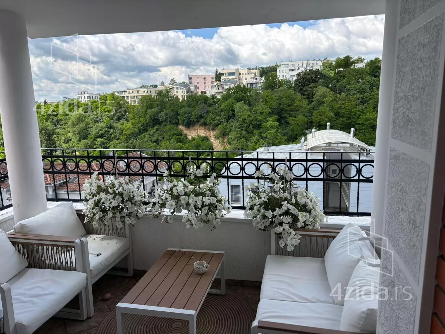 Četvoroiposoban stan | 4zida