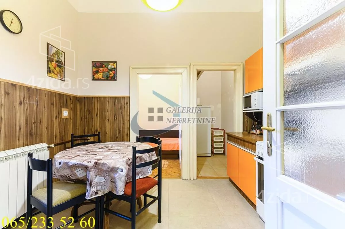 Četvoroiposoban stan | 4zida