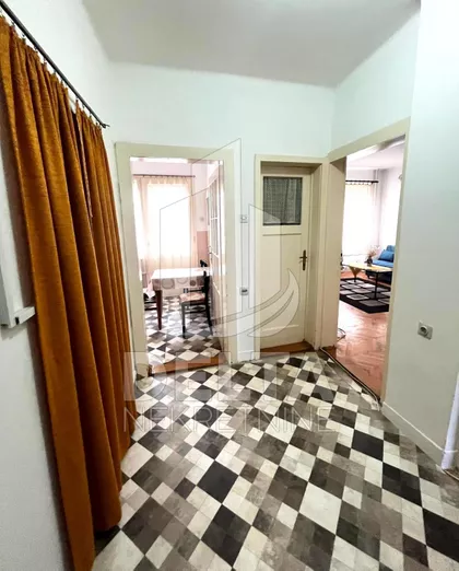 Crveni Pevac | 4zida.rs