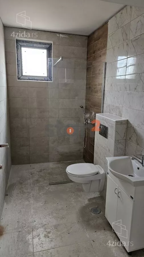Četvoroiposoban stan | 4zida