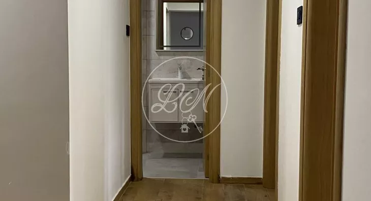 Šestoiposoban stan | 4zida