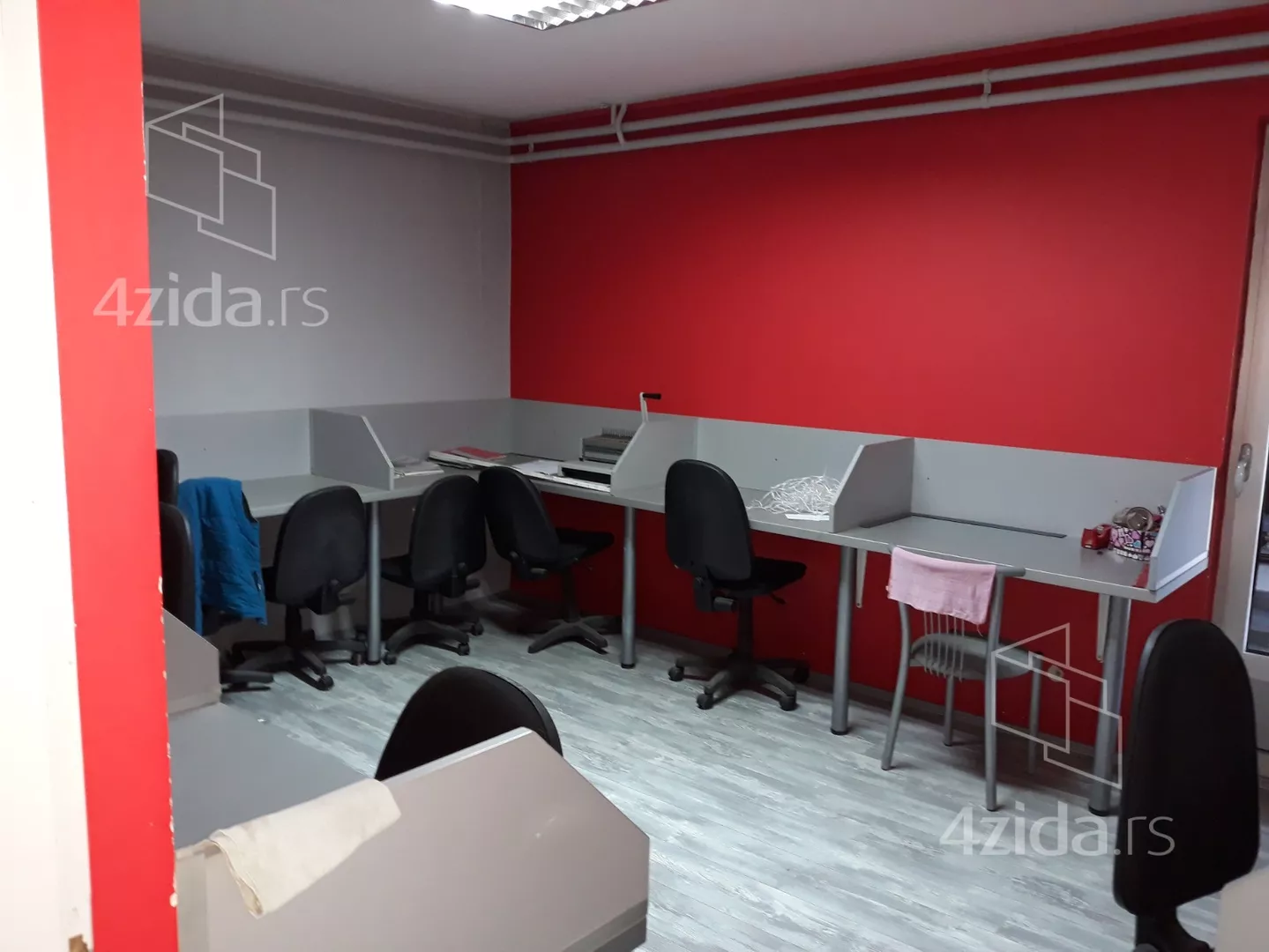 Poslovna zgrada | 4zida