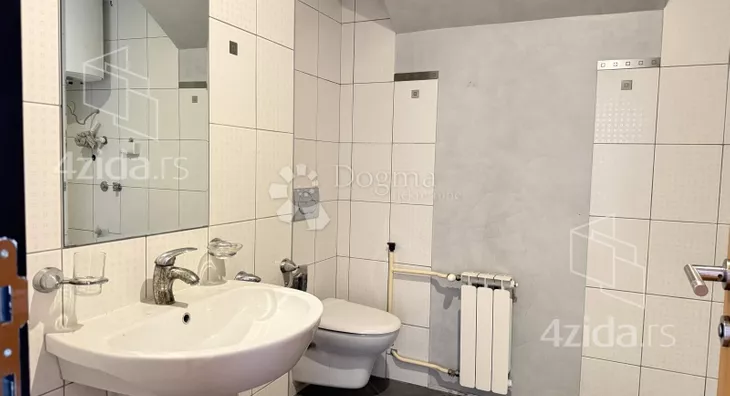 Šestosoban stan | 4zida