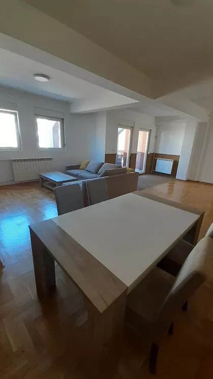 Crveni Krst Vračar | 4zida.rs