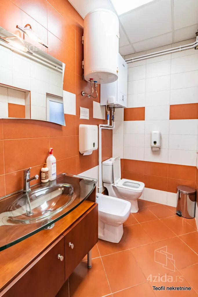 Poslovni prostor | 4zida