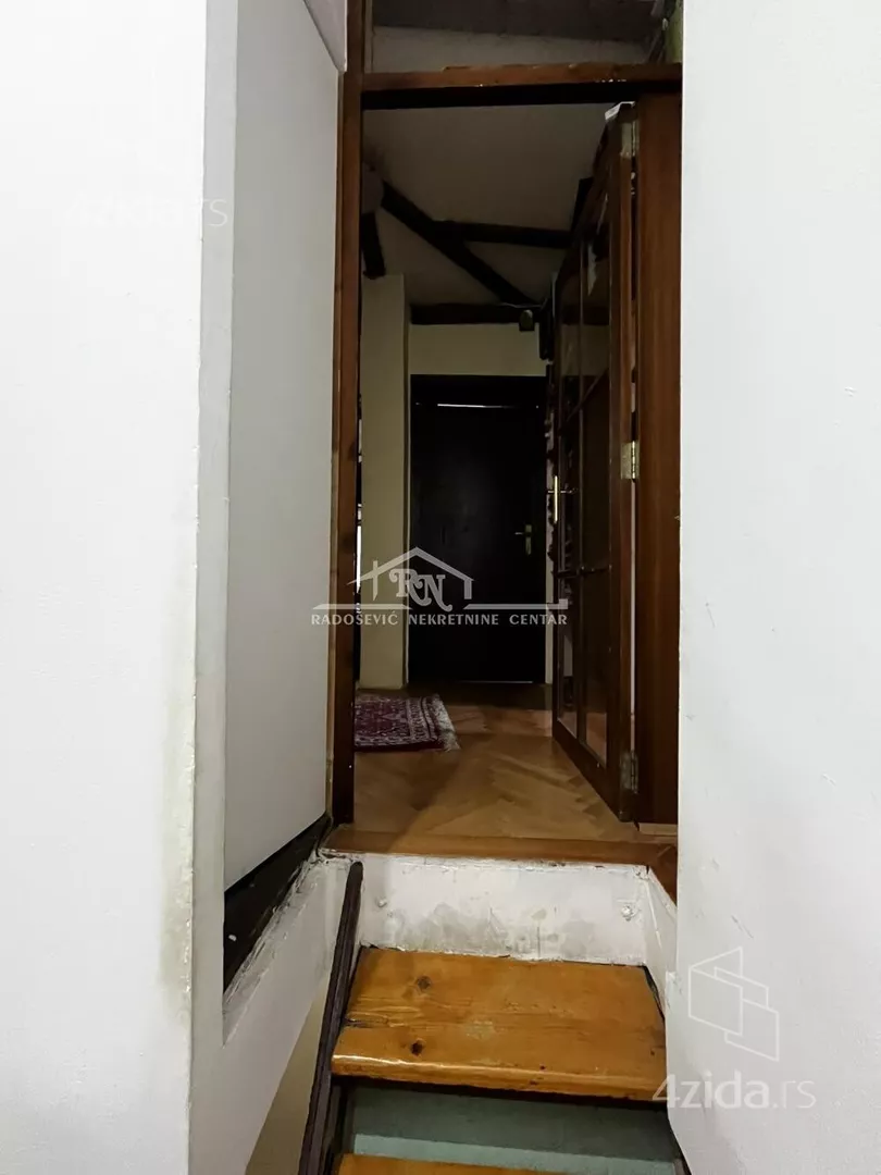 Šestosoban stan | 4zida