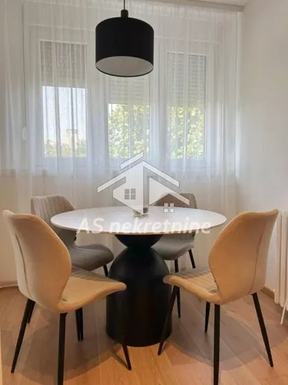 Karađorđev Trg | 4zida.rs
