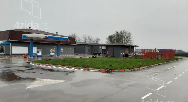Poslovna zgrada | 4zida