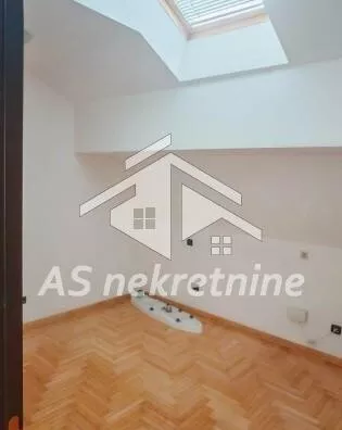 Šestosoban stan | 4zida