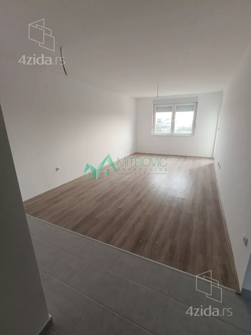 Šestosoban stan | 4zida