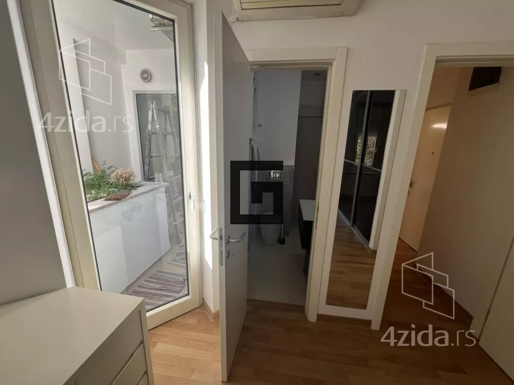 Četvoroiposoban stan | 4zida