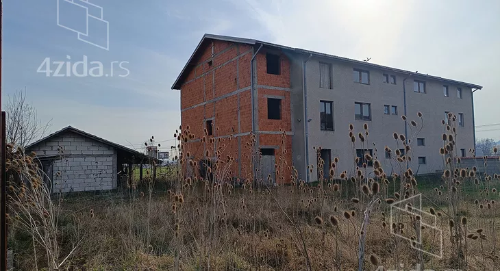 Poslovna zgrada | 4zida