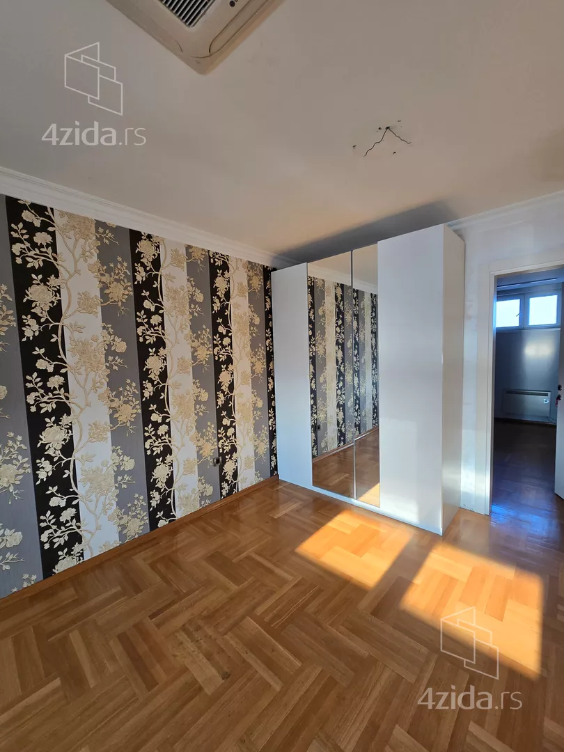 Šestosoban stan | 4zida