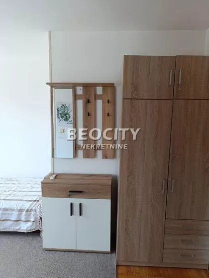 Lasla Gala | 4zida.rs