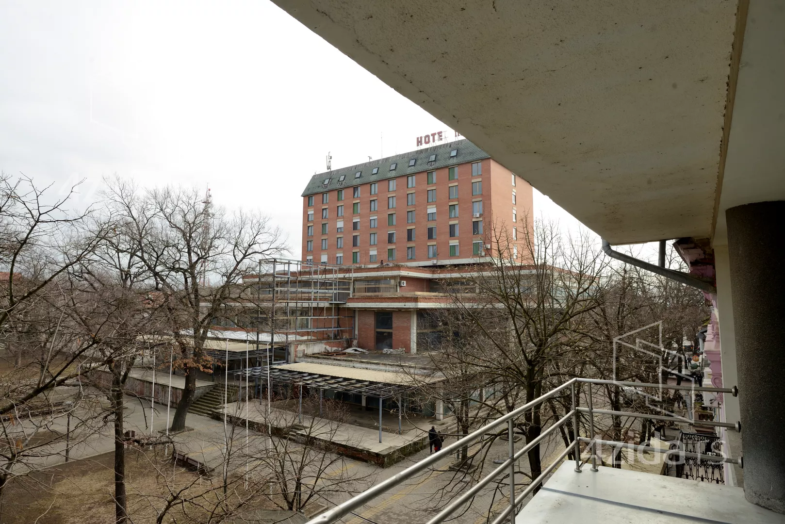 Poslovna zgrada | 4zida