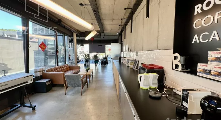 Poslovna zgrada | 4zida