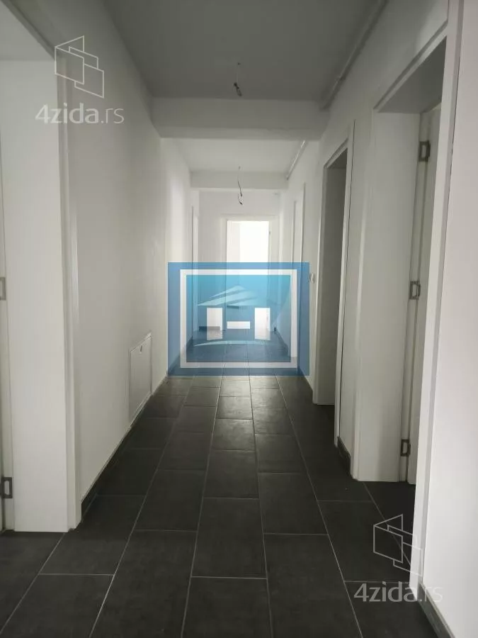 Šestosoban stan | 4zida