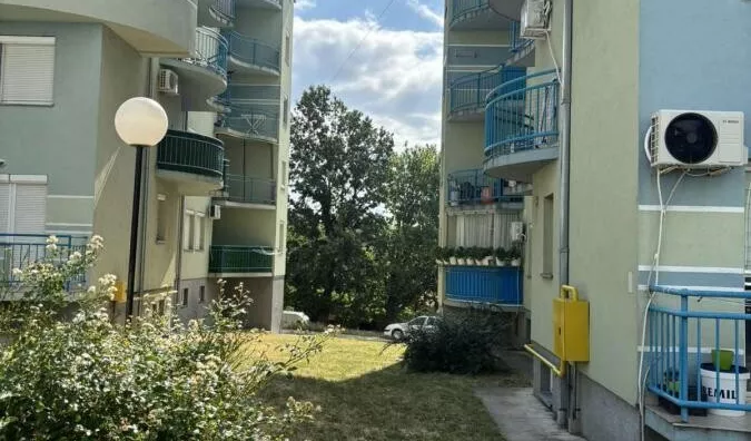 Šestosoban stan | 4zida