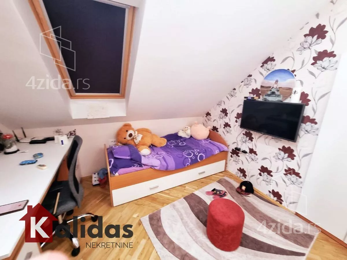 Šestosoban stan | 4zida