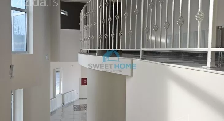 Poslovna zgrada | 4zida