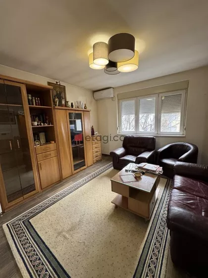 Crveni Pevac | 4zida.rs