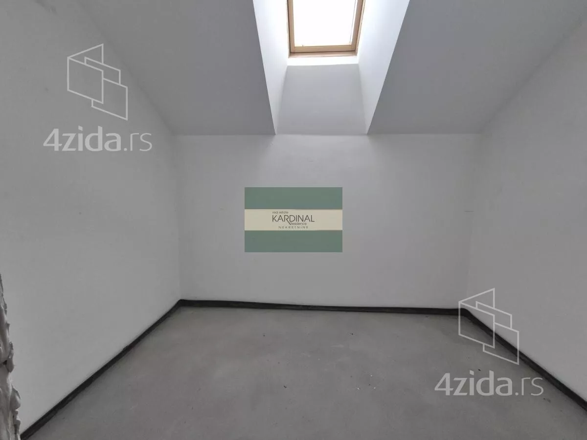 Šestosoban stan | 4zida