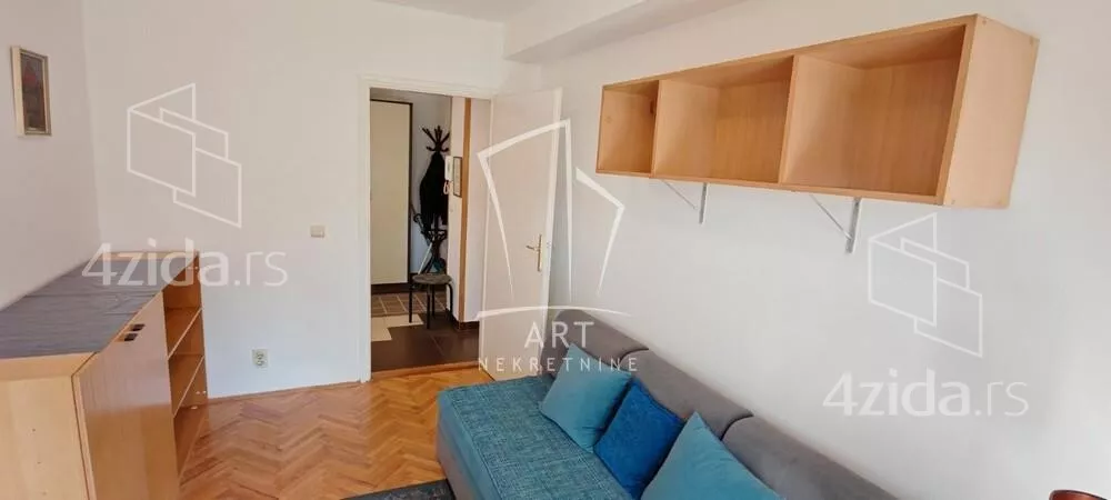 Šestosoban stan | 4zida