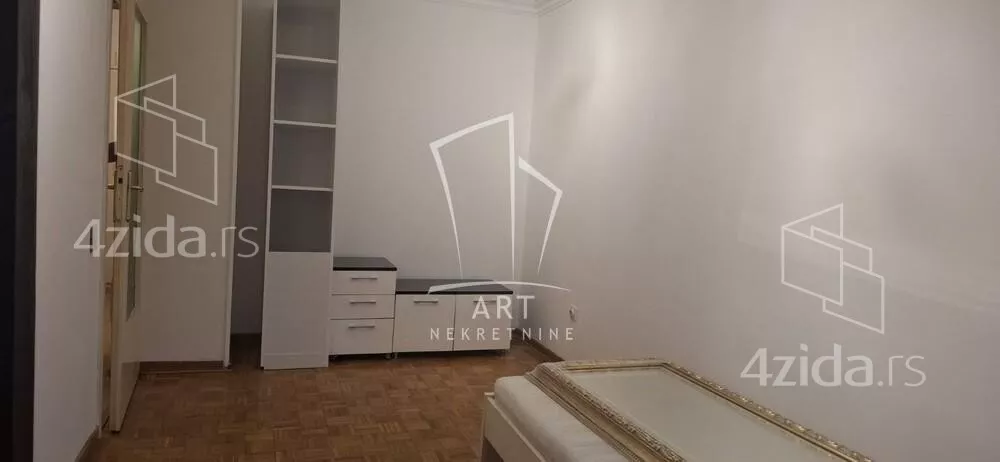 Četvoroiposoban stan | 4zida