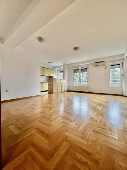 Crveni Krst Zvezdara | 4zida.rs