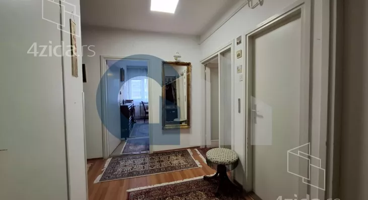 Četvoroiposoban stan | 4zida