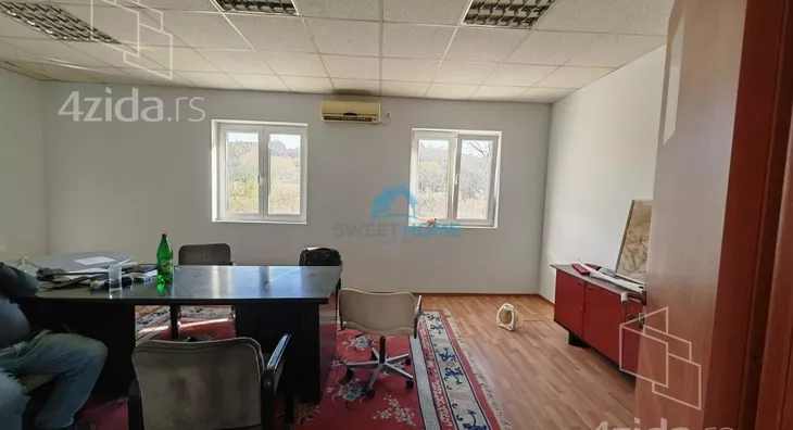 Poslovna zgrada | 4zida