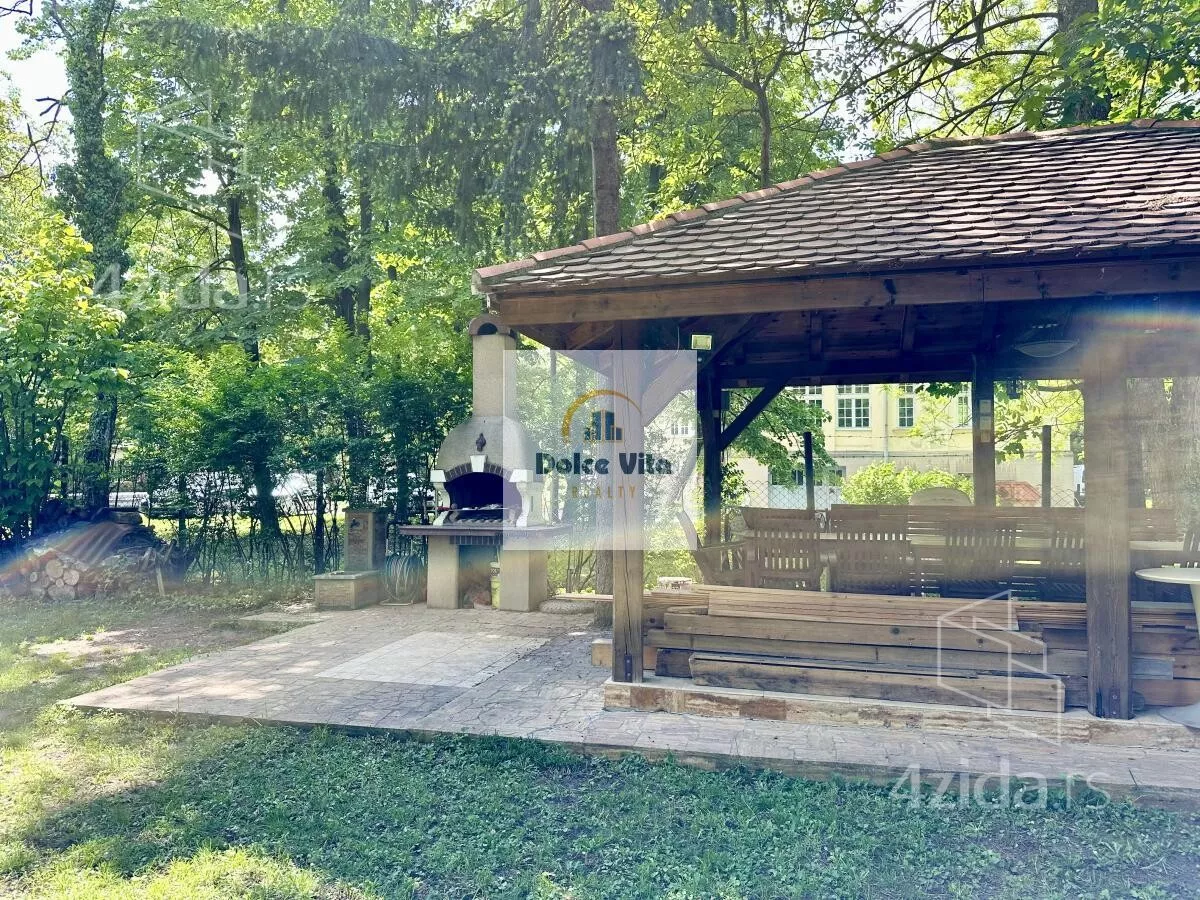 Šestosoban stan | 4zida