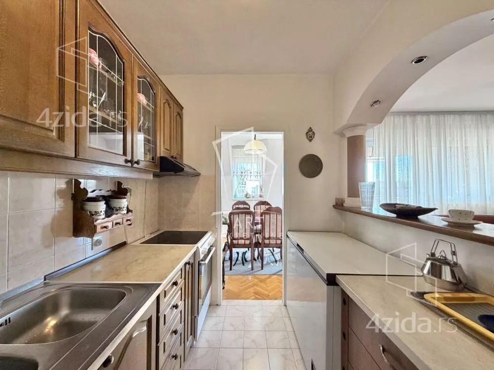 Troiposoban stan | 4zida