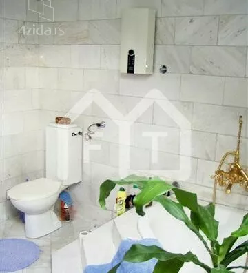 Četvoroiposoban stan | 4zida