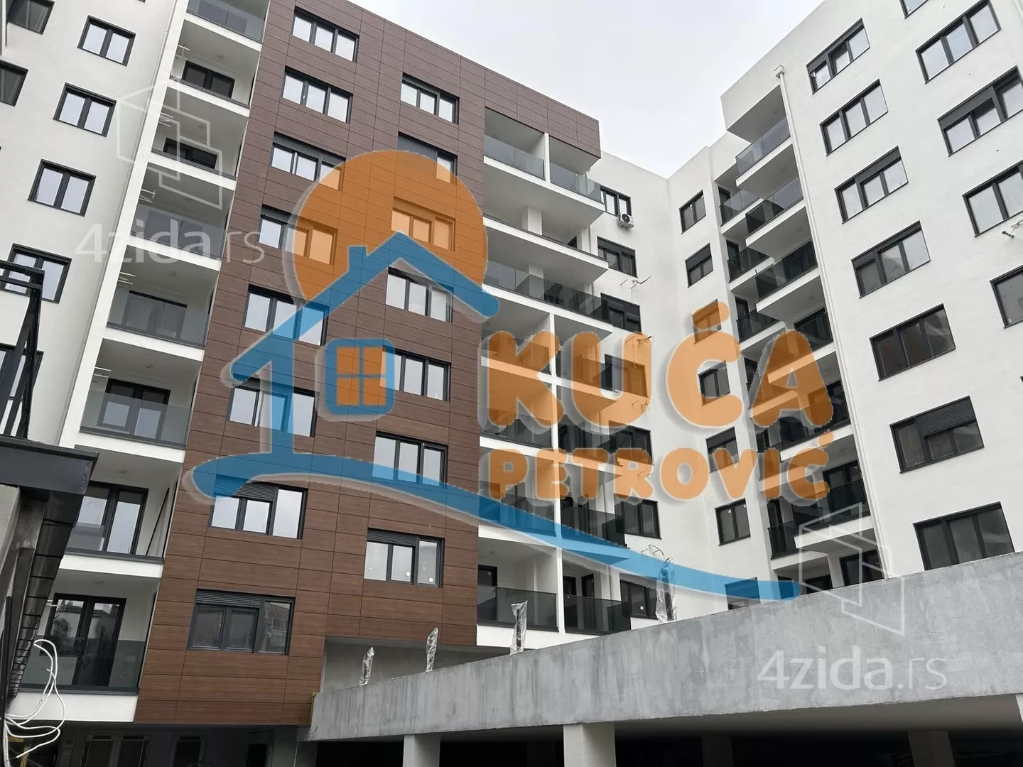 Jednoiposoban stan | 4zida