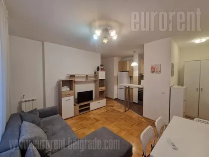 CRVENI KRST | 4zida.rs