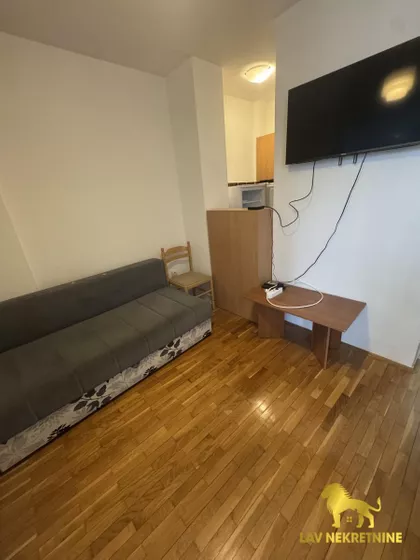 MOMČILA TAPAVICE | 4zida.rs