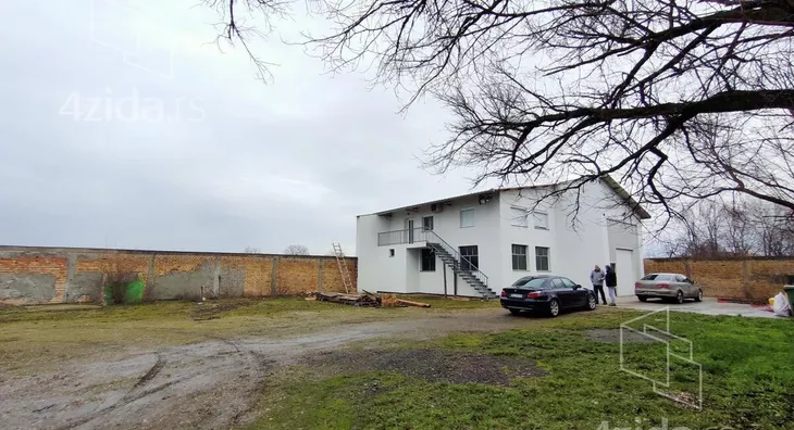 Poslovna zgrada | 4zida