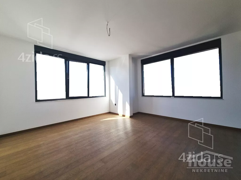 Četvoroiposoban stan | 4zida