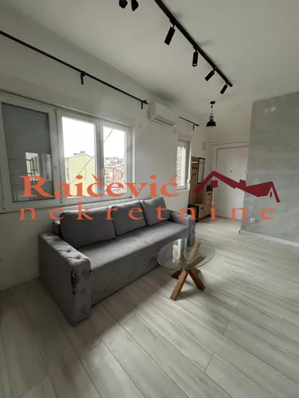 Francuska | 4zida.rs